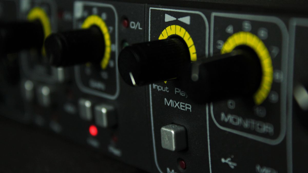 Roland VR-4HD : le spécialiste audio et connectique