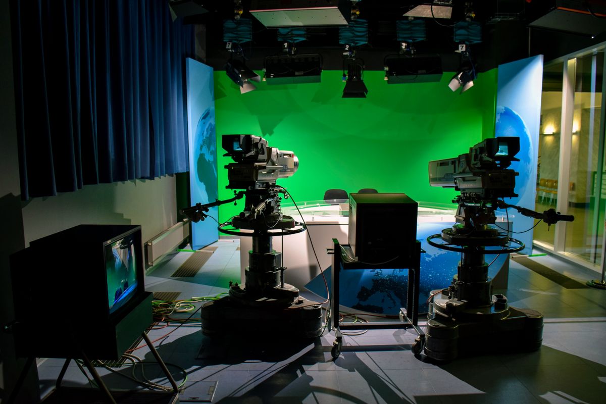 Avantages des studios multifonctions pour productions low-cost