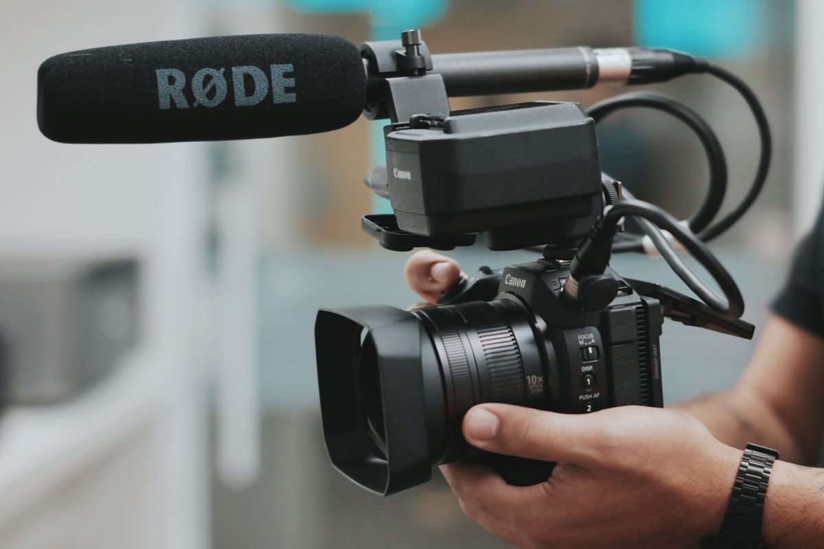 Pourquoi Choisir le Bon Micro pour Votre Podcast Professionnel ?